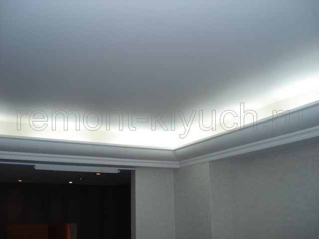 Внутренняя подсветка подвесного потолка в комнате