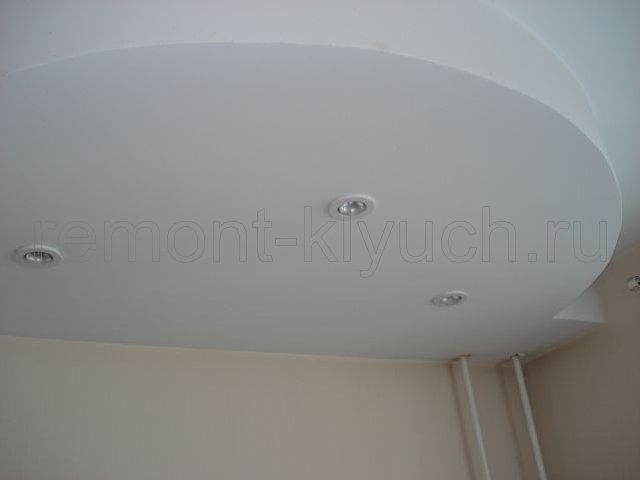 Частичное устройство подвесного потолка округлой формы на основе металлокаркаса с встроенными светильниками