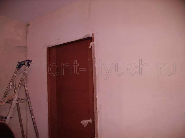 Оклеивание стен обоями под покраску, окраска стен по обоям в 2 раза с колором, монтаж дверного блока
