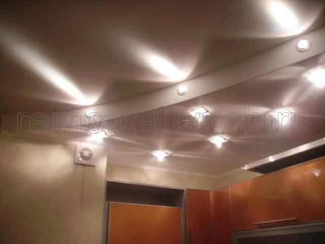 Освещение встроенными и хрустальными светильниками устройства подвесного потолка на кухне из ГКЛ на кухне, окраска подвесного потолка, установка потолочного плинтуса, установка вентилятора, кухонной мебели