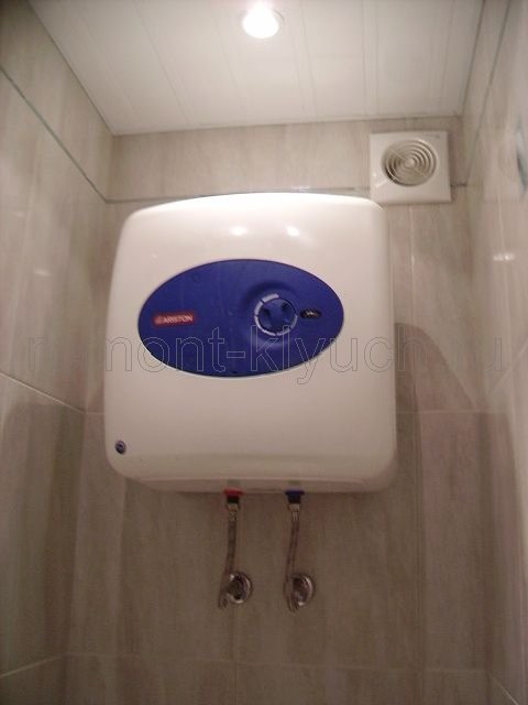 Установка водонагревателя, вентилятора в туалете