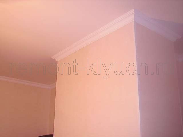 Высококачественная окраска потолка в/э краской, оклеивание стен виниловыми обоями, установка потолочного плинтуса