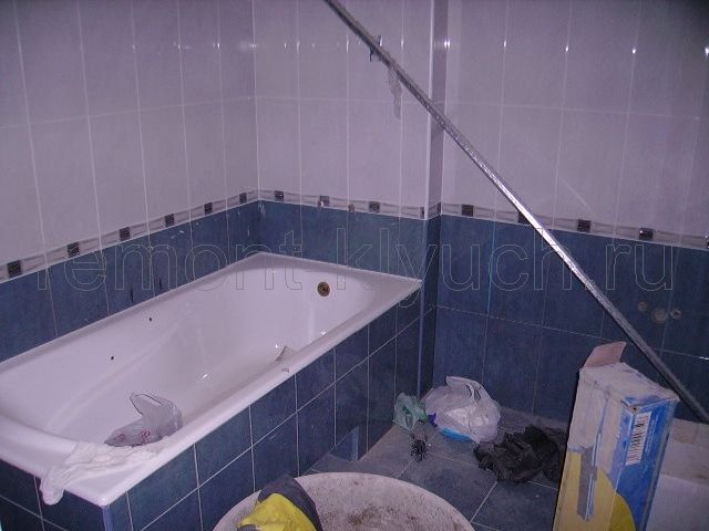 Установка ванны, облицовка экрана ванны керамической плиткой с затиркой швов, облицовка стен ванной комнаты керамической плиткой с устройством бордюра