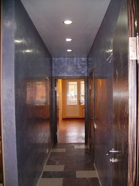 Облицовка стен коридора венецианской штукатуркой с колором