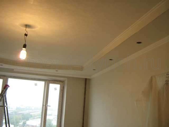 Общий вид стены в комнате с встроенными нишами з ГКЛ