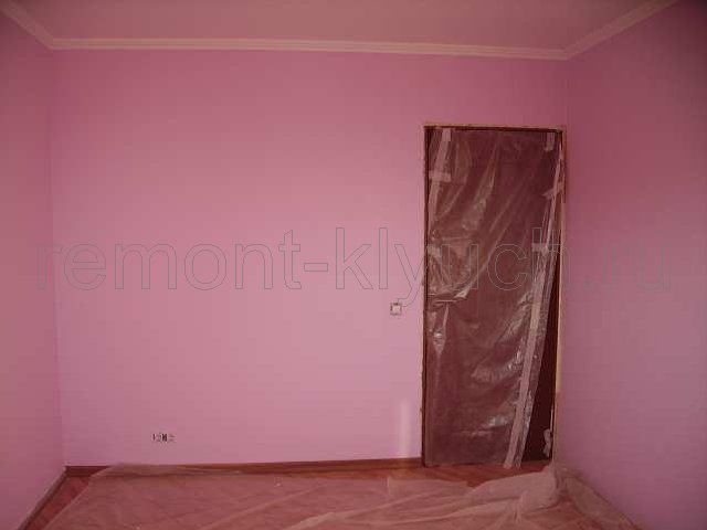 Окраска стен комнаты в/д краской с колором, откосов, установка подоконника