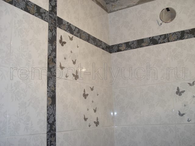 Облицовка стен керамическими плитками с декором, затирка швов, высверливание отверстий в керамической плитке