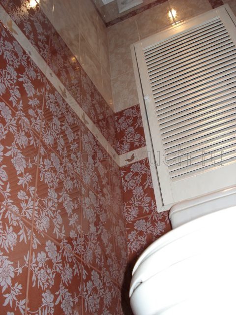 Облицовка стен туалета керамическими плитками с затиркой швов, устройство керамического бордюра