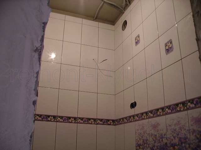 Общий вид укладки керамической плитки в ванной