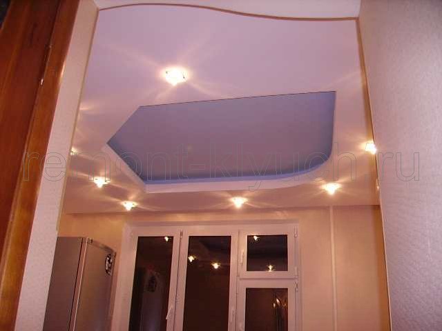 Подсветка потолка на кухне галогенновыми светильниками