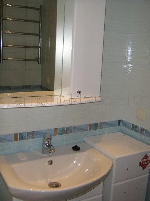 Установка Мойдодыра, смесителя и сантехнической мебели в ванной комнате, устройство керамического бордюра