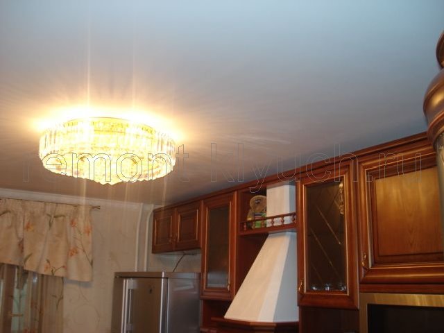 Установка вытяжки, навеска кухонных шкафов и центральной потолочной люстры