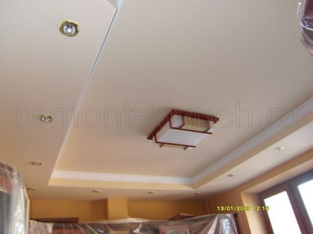 Монтаж точечных светильников в подвесном потолке из ГКЛ на кухне, навеска центральной потолочной люстры