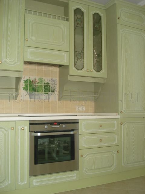 Устройство керамического панно на кухне, установка плиты и духового шкафа, кухонной мебели и розеток