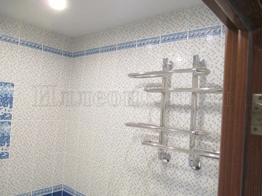 Установка полотенцесушителя на стену в ванной ИллеонСтрой