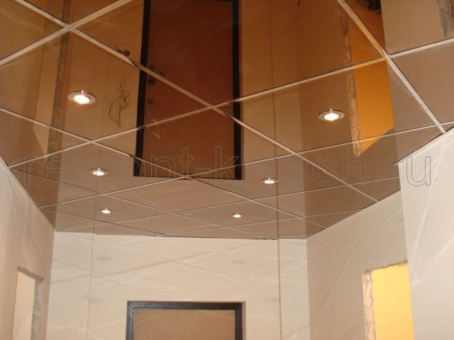 Устройство подвесного потолка с встроенными светильниками