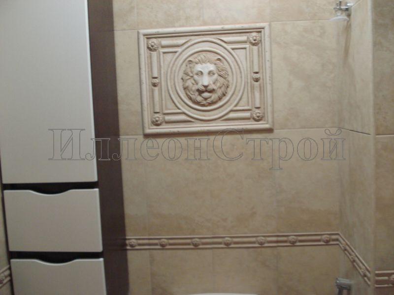 Установка гарнитура для ванных комнат, укладка настеной плитки с бордюрами и декором с затиркой швов