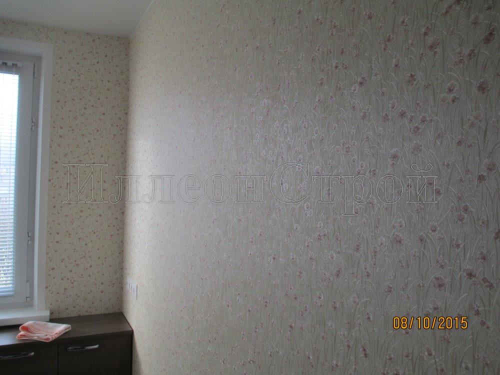 Оклейка стен виниловыми обоями на кухне ИллеонСтрой