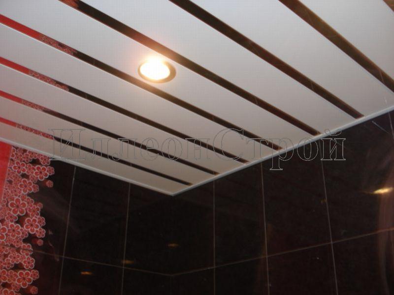 Реечные потолки с точечными встроенными светильниками