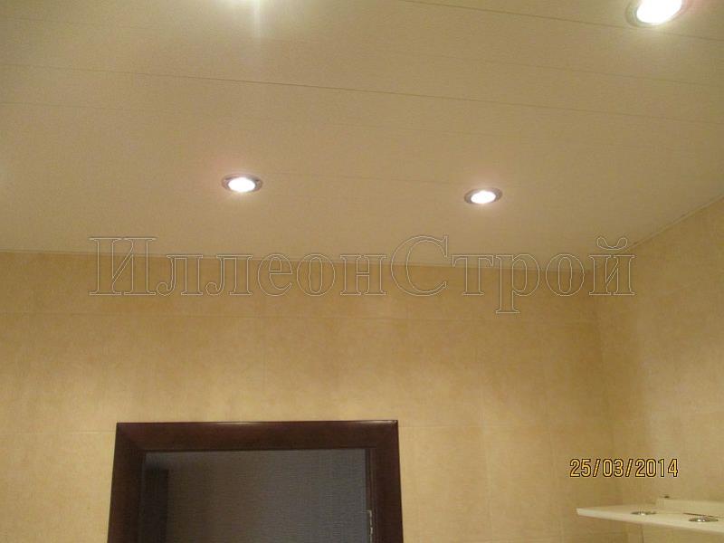 Установка точечных светильников в реечном потолке ИллеонСтрой