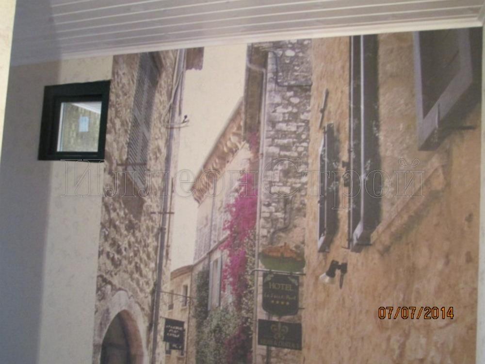 Поклейка фотообоев в коридоре ИллеонСтрой