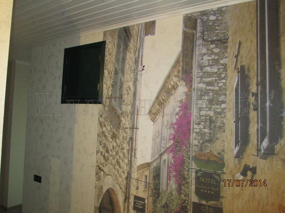 Устройство декоративного окна между коридором и комнатой ИллеонСтрой