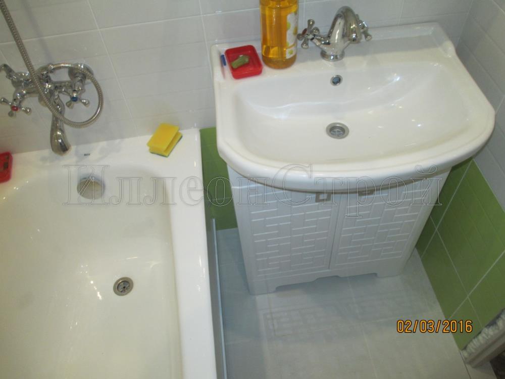 Установка чугунной ванны и  раковины в ванной ИллеонСтрой